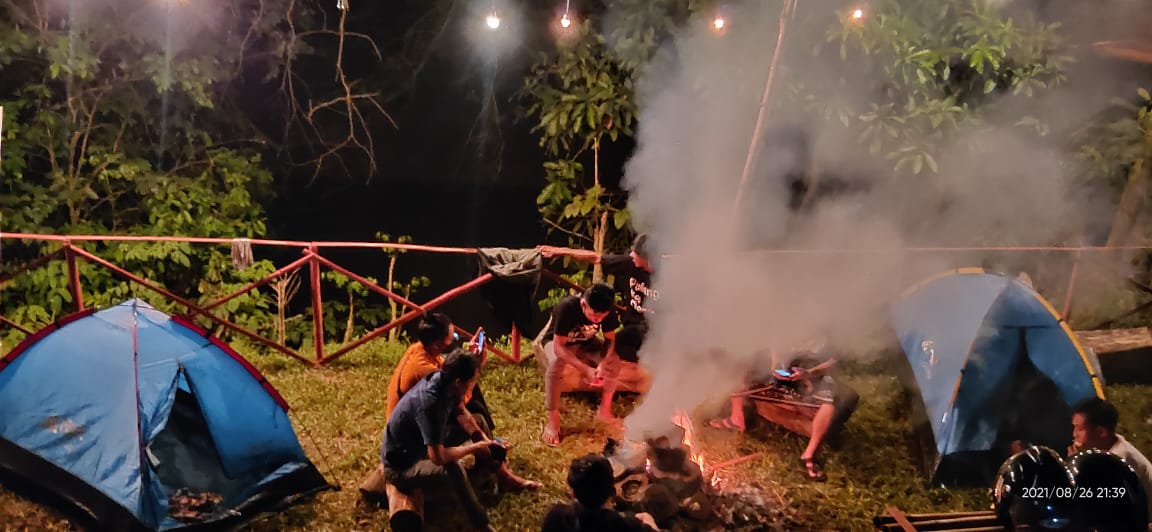 Suasana Riverside Camp Payungi